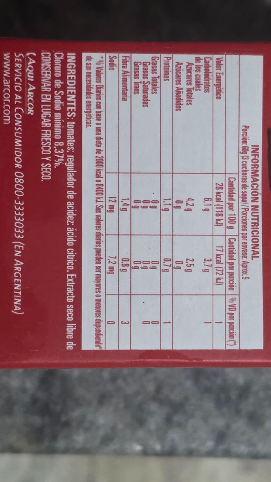 ¿Qué indica la lista de ingredientes en la etiqueta de un alimento?